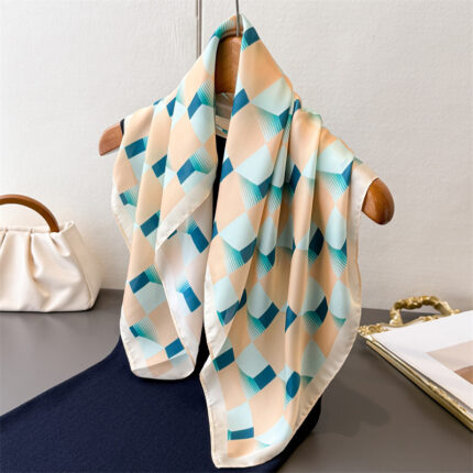 Sciarpa ampia a quadri tinta unita in stile coreano, delicata e raffinata, con tessuto stampato multicolore, adatta per l'uso quotidiano femminile come foulard decorativo, ideale anche come scialle leggero estivo
