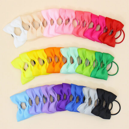 Set da 40 pezzi di accessori per capelli da bambina in stile europeo e americano: fiocchi a tinta unita, fermagli, elastici a coste e altri accessori per acconciature.
