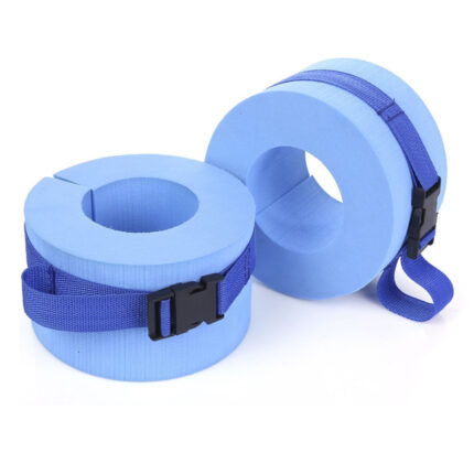 Le ghette da nuoto galleggiano